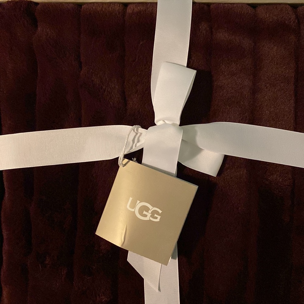 Ugg Gift Boxed Throw Blanket